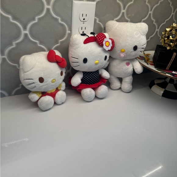 Hello Kitty Plush - Picture 1 of 8